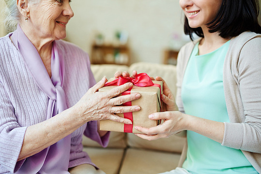 2016 Holiday Gift Guide for Seniors | Caring.com